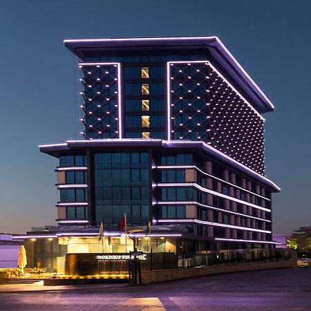Golden Tulip Istanbul Bayrampasa Hotel Exterior photo The hotel at night