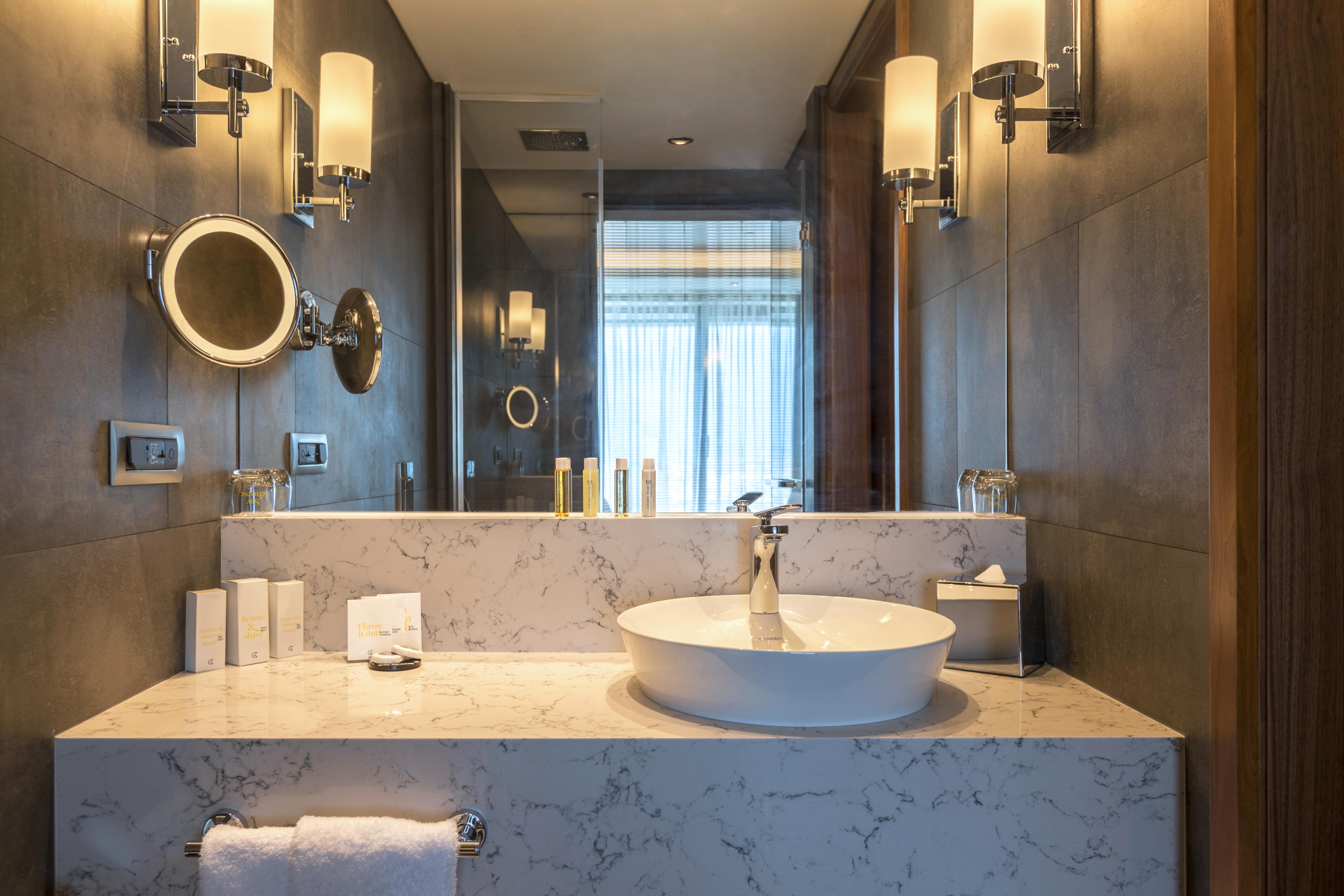 Golden Tulip Istanbul Bayrampasa Hotel Exterior photo Bathroom