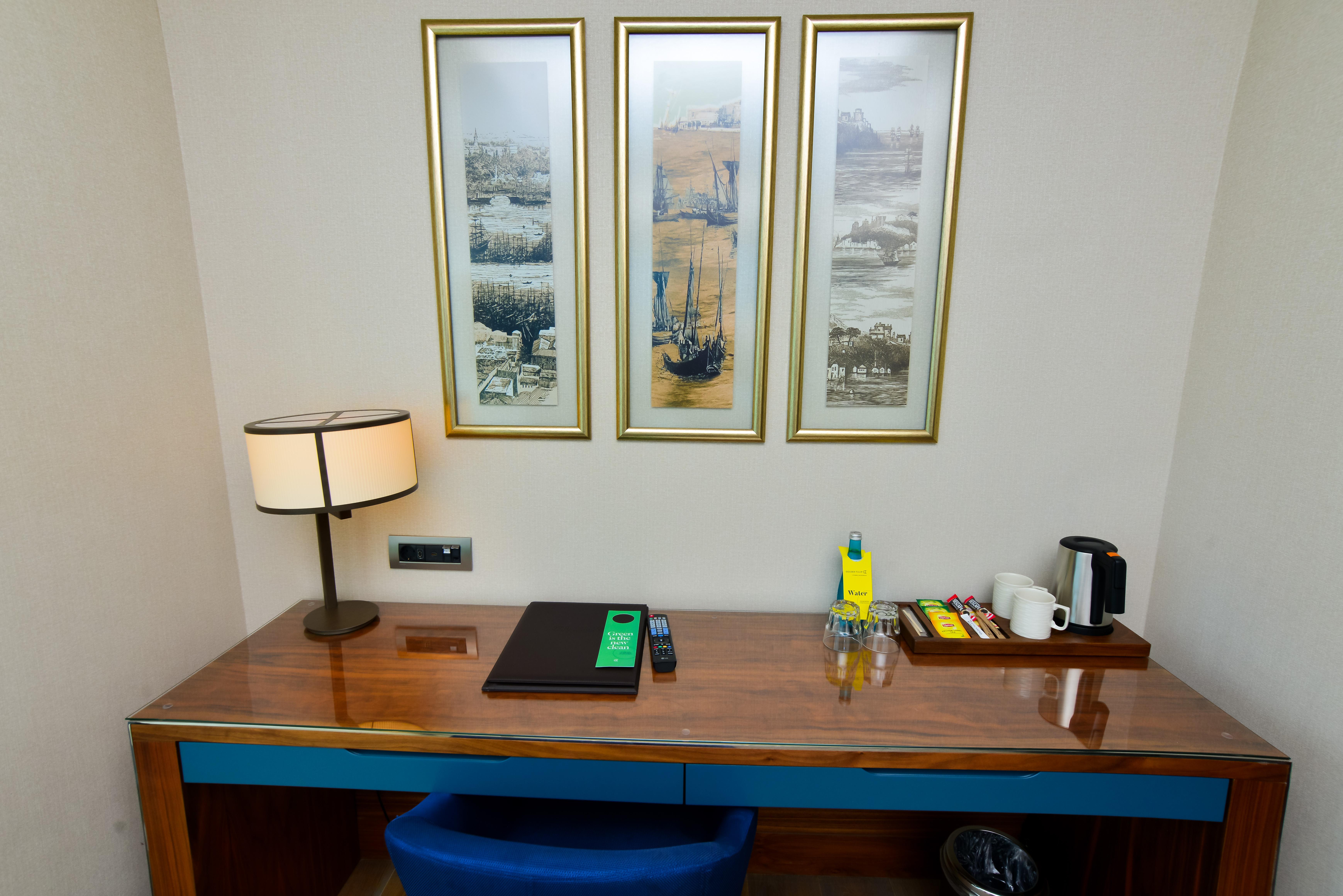 Golden Tulip Istanbul Bayrampasa Hotel Exterior photo A work desk in a hotel room