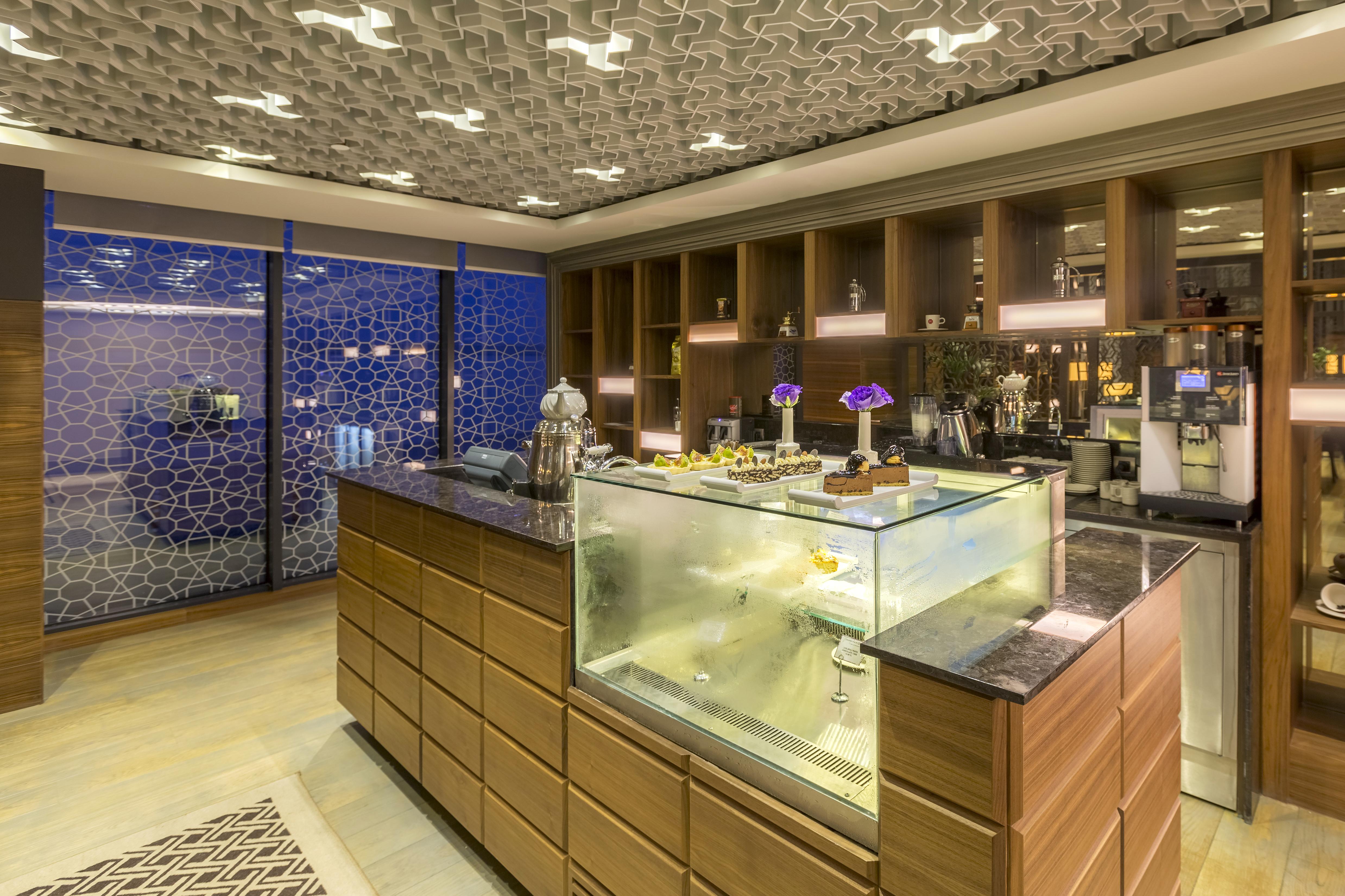 Golden Tulip Istanbul Bayrampasa Hotel Exterior photo The lounge at the airport