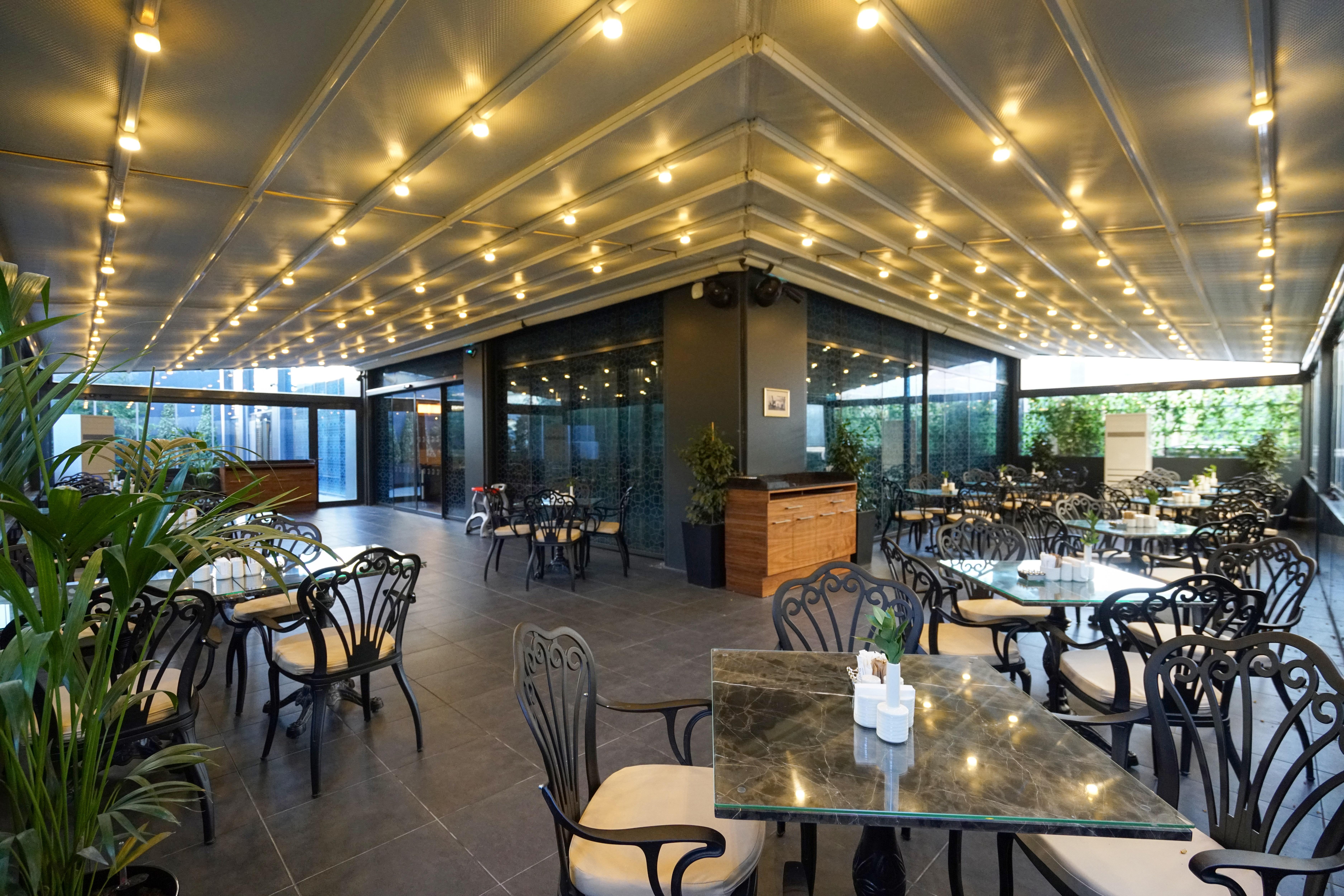 Golden Tulip Istanbul Bayrampasa Hotel Exterior photo The restaurant