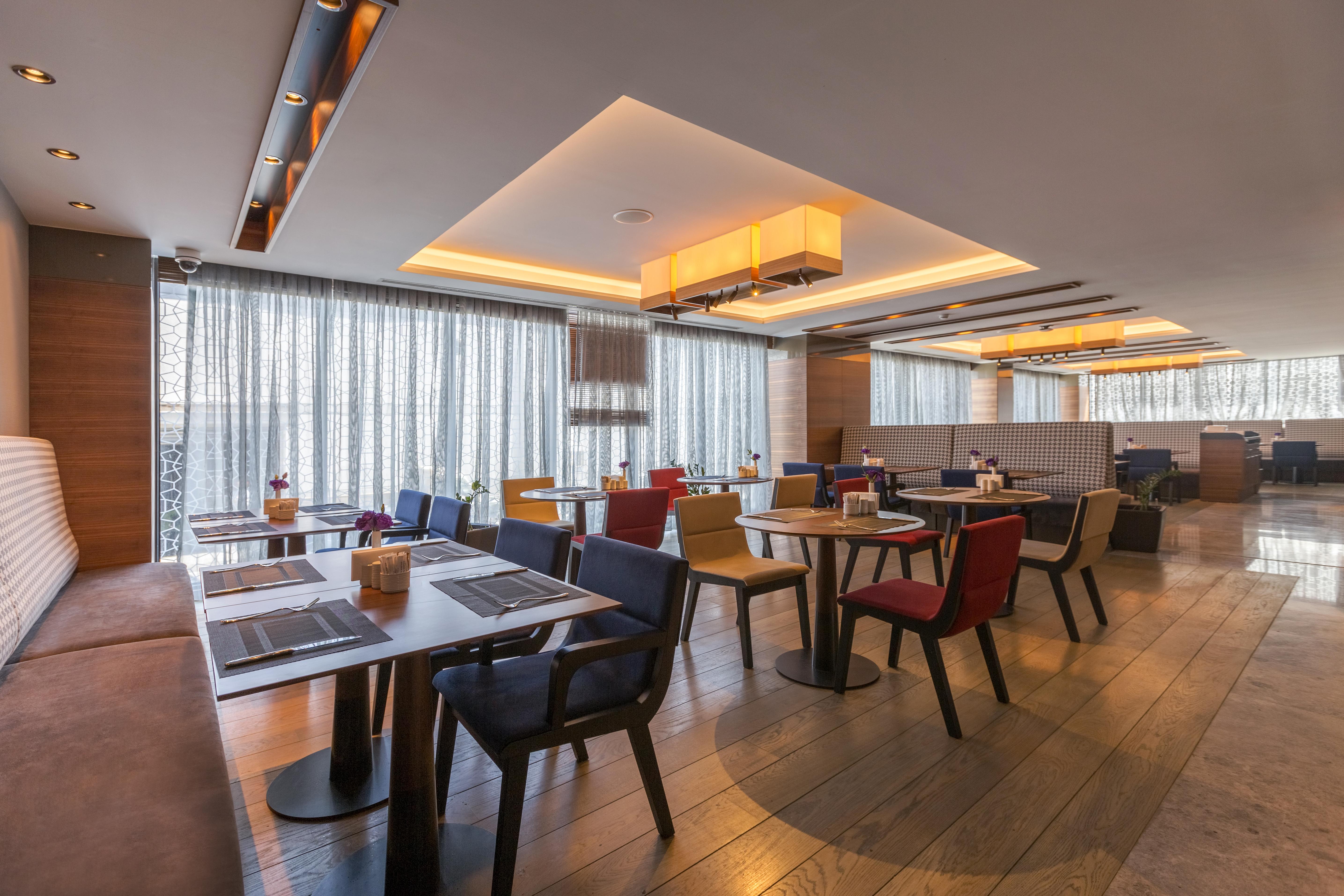 Golden Tulip Istanbul Bayrampasa Hotel Exterior photo The restaurant