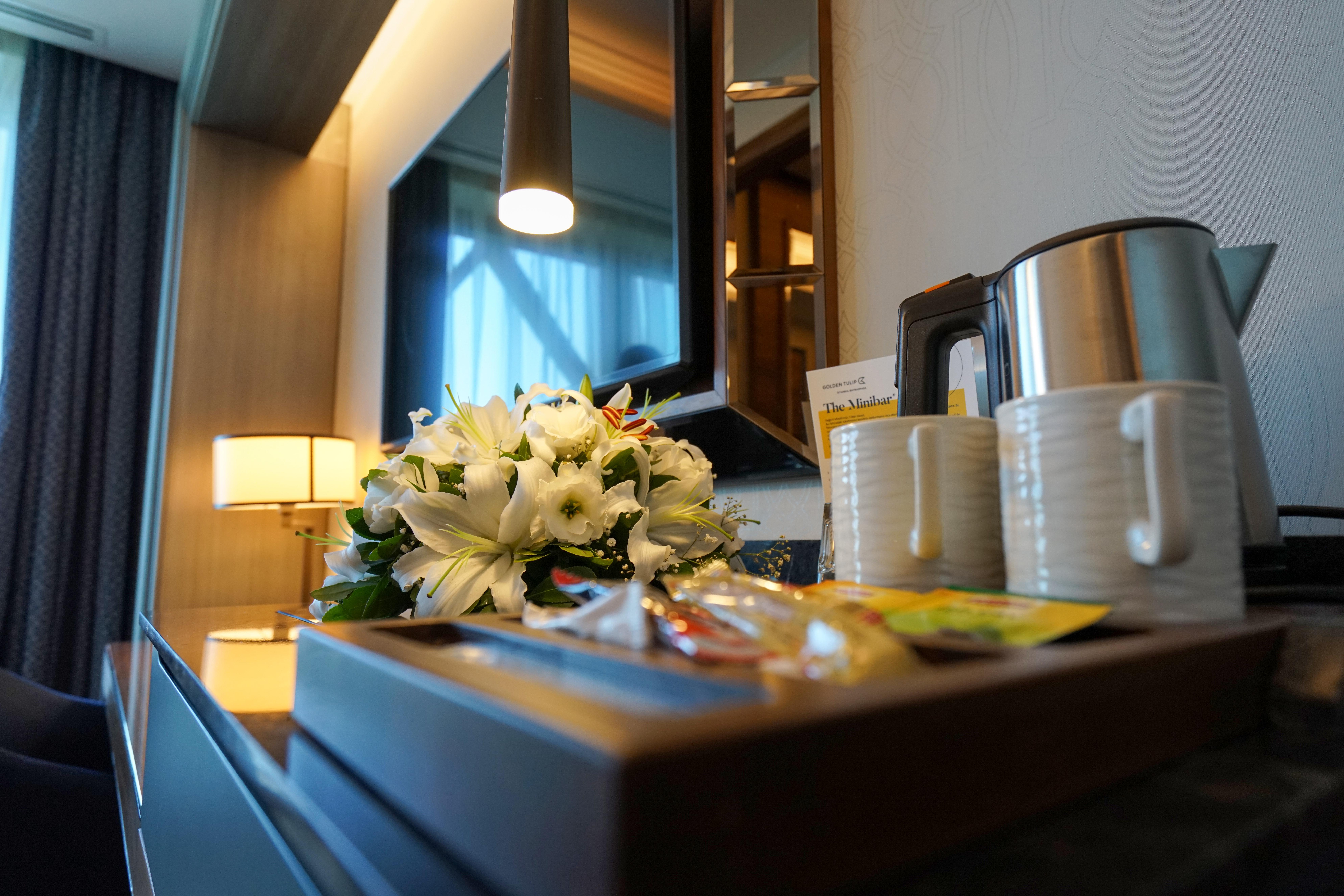 Golden Tulip Istanbul Bayrampasa Hotel Exterior photo A room at the hotel