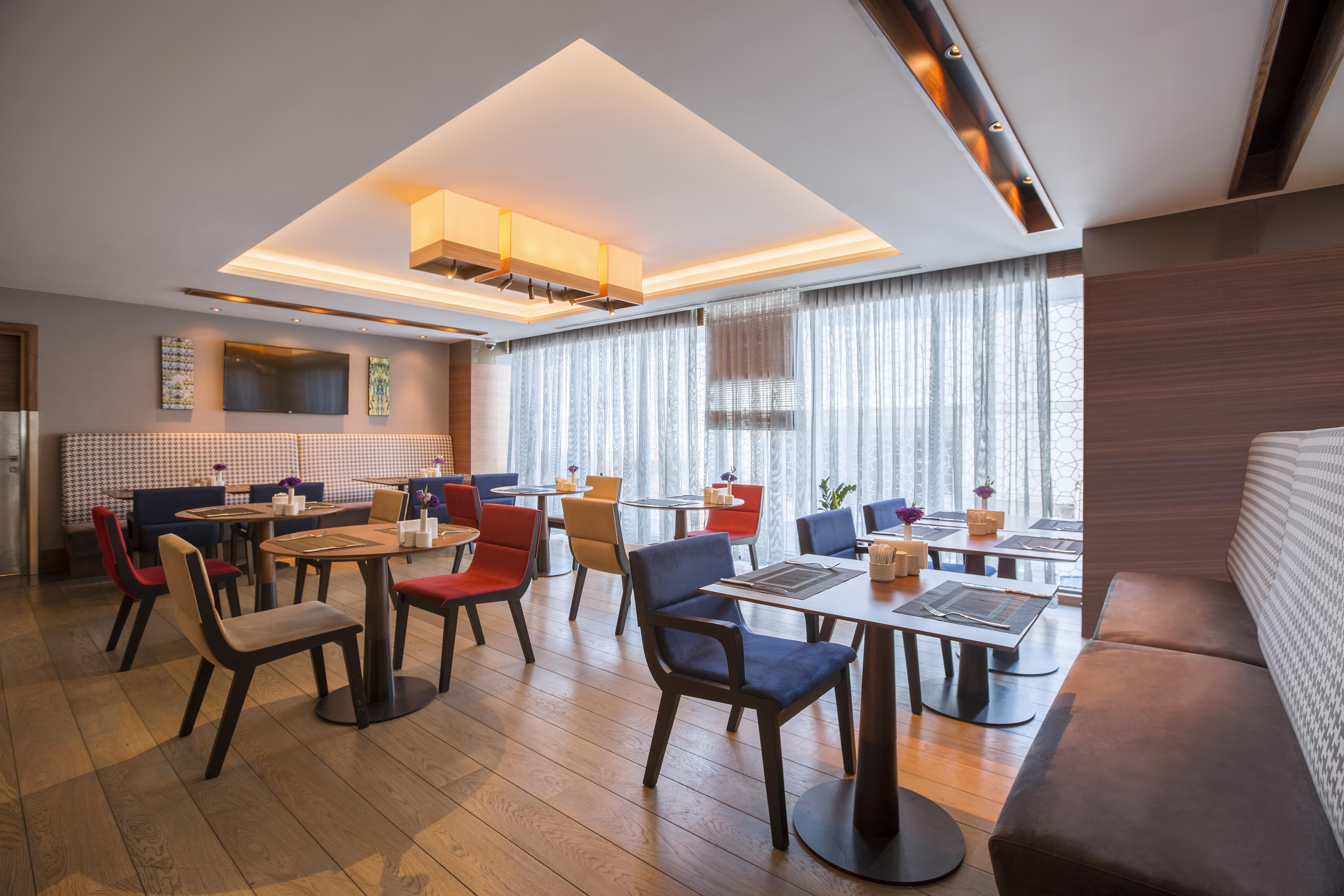 Golden Tulip Istanbul Bayrampasa Hotel Exterior photo The restaurant