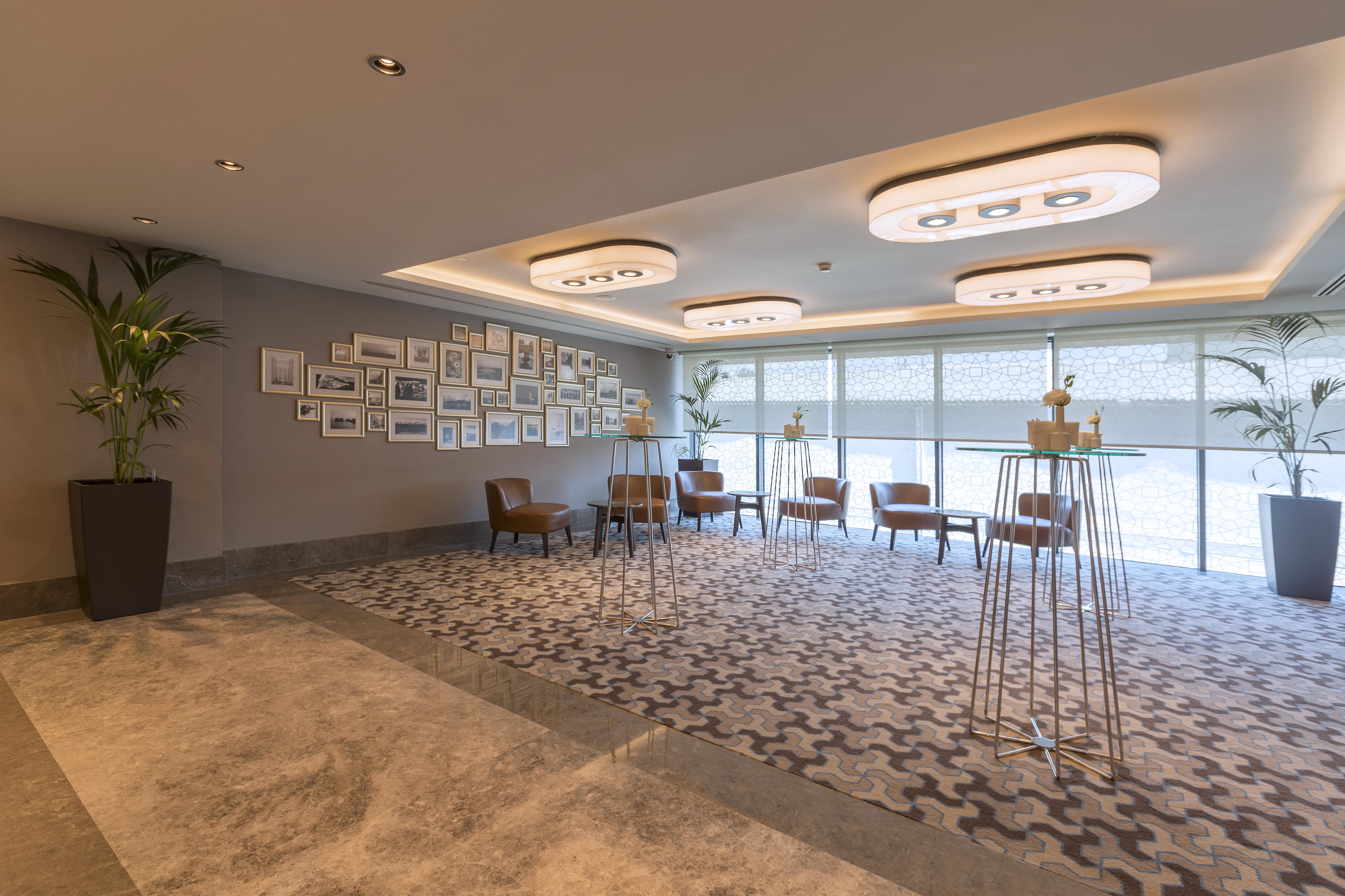 Golden Tulip Istanbul Bayrampasa Hotel Exterior photo The interior of the lounge