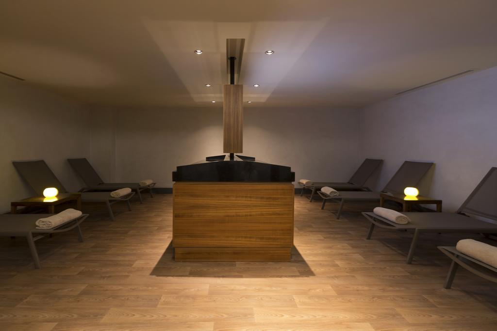 Golden Tulip Istanbul Bayrampasa Hotel Exterior photo The relaxation room at the spa